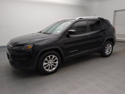 Used 2020 Jeep Cherokee Latitude FWD image 2