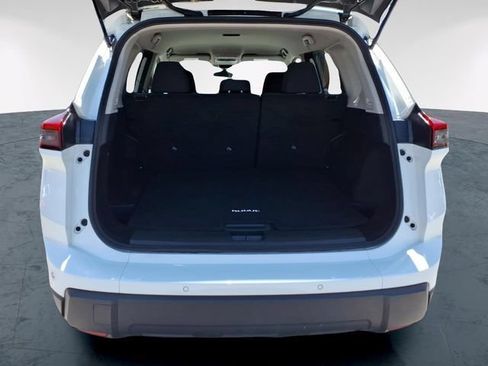 Used 2024 Nissan Rogue S FWD image 11