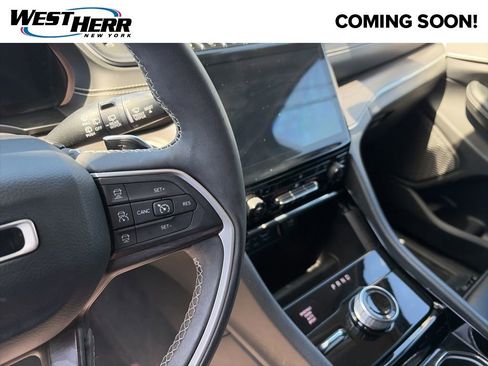 Used 2023 Jeep Grand Cherokee Limited AWD/4WD image 8
