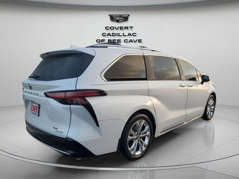 Used 2023 Toyota Sienna Platinum image 9