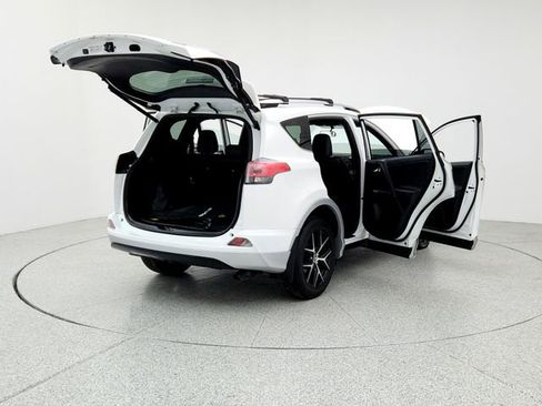 Used 2016 Toyota RAV4 SE image 11