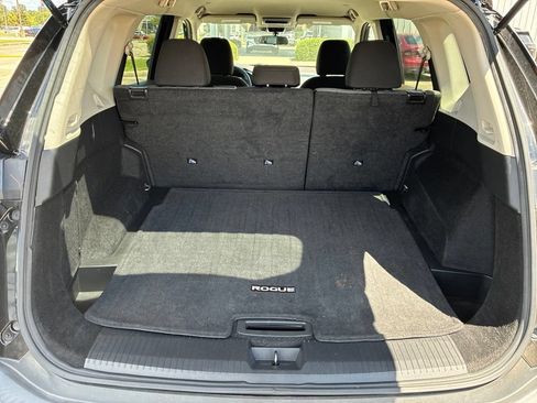 Used 2023 Nissan Rogue SV FWD image 10