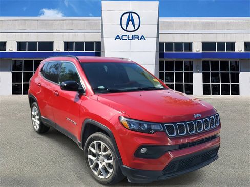 Used 2023 Jeep Compass Latitude image 1