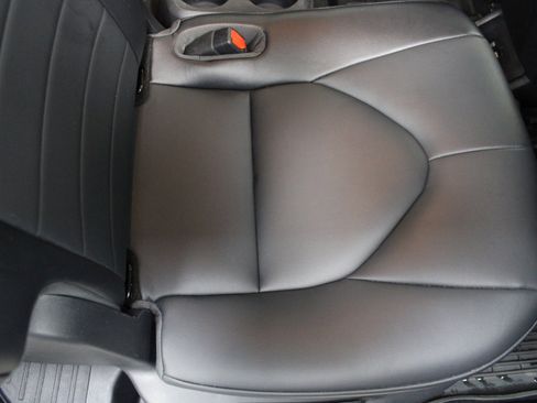 Used 2021 Toyota Highlander XLE image 27