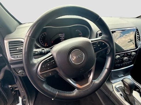 Used 2019 Jeep Grand Cherokee Laredo AWD/4WD image 16
