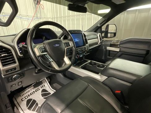 Used 2022 Ford F250 Lariat w/ Black Appearance Package image 9