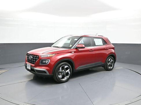 Certified 2023 Hyundai Venue Limited w/ Cargo Package FWD image 10