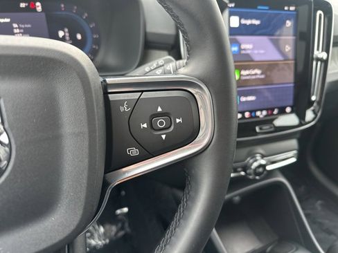 Certified 2025 Volvo XC40 B5 Core image 27