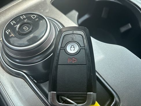 Used 2023 Ford Edge SEL image 33