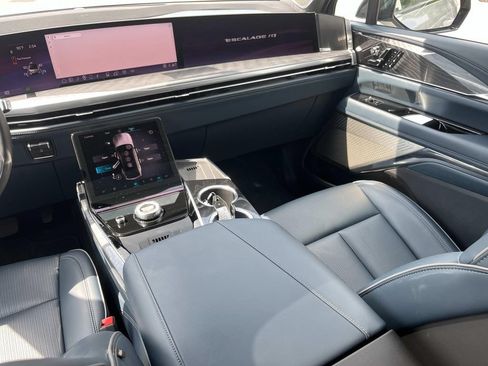 Used 2025 Cadillac Escalade IQ Sport 2 AWD/4WD image 15