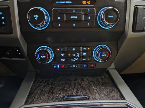 Used 2019 Ford F250 Lariat w/ Lariat Ultimate Package AWD/4WD image 55