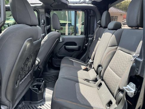 Used 2021 Jeep Gladiator Mojave AWD/4WD image 14