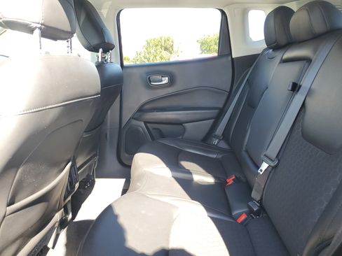 Used 2021 Jeep Compass Latitude image 11