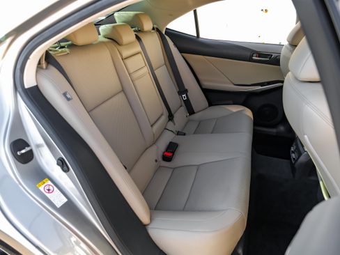 Used 2019 Lexus IS 350 image 37