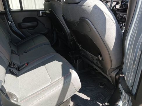 Used 2025 Jeep Gladiator Rubicon AWD/4WD image 23