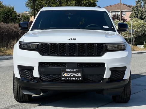 New 2025 Jeep Grand Cherokee L Altitude image 9