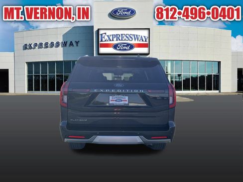 Used 2025 Ford Expedition Platinum w/ Driver's Package AWD/4WD image 7