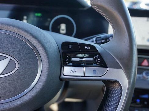 Used 2024 Hyundai Elantra SEL w/ Convenience Package image 19