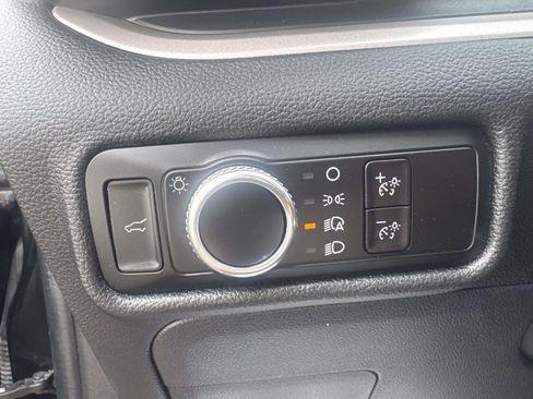 Used 2023 Ford Explorer XLT AWD/4WD image 18