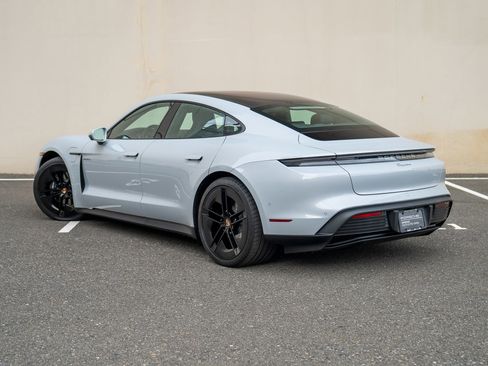 Used 2025 Porsche Taycan image 3