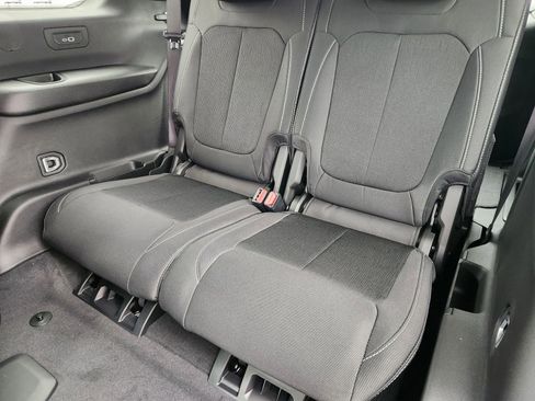 New 2025 Jeep Grand Cherokee L Laredo image 23