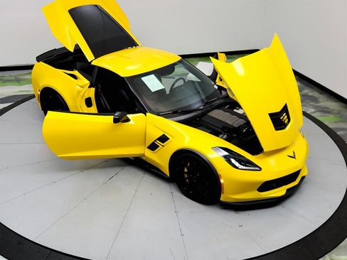 Used 2019 Chevrolet Corvette Grand Sport w/ Carbon Flash Badge Package image 30