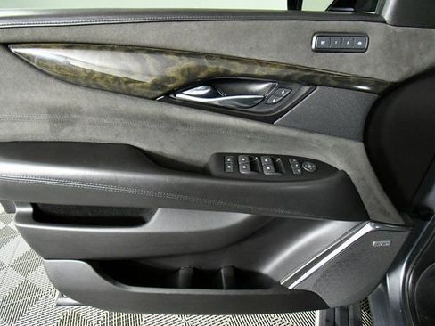Used 2020 Cadillac Escalade Platinum image 22