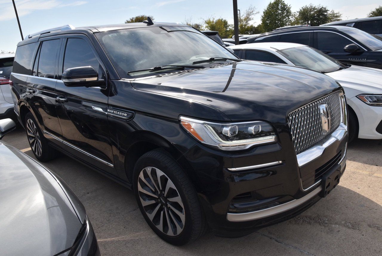 Used 2024 Lincoln Navigator Reserve AWD/4WD image 4