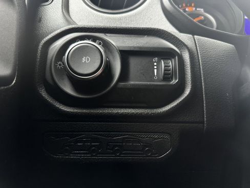 Used 2024 Jeep Wrangler Sport image 19