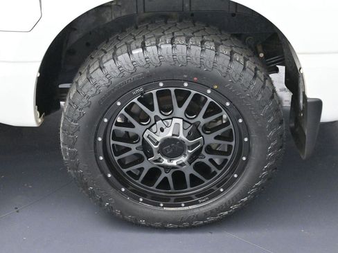 Used 2021 Nissan Titan SV w/ SV Convenience Package image 26