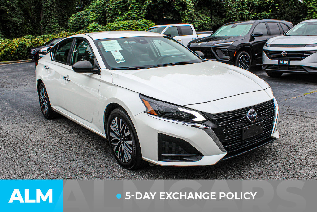 Used 2024 Nissan Altima 2.5 SV FWD image 3