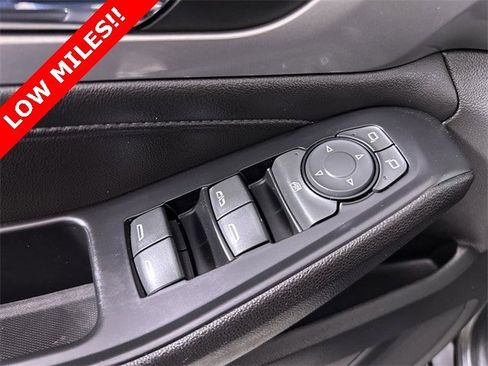 Used 2023 Chevrolet Traverse LT image 24