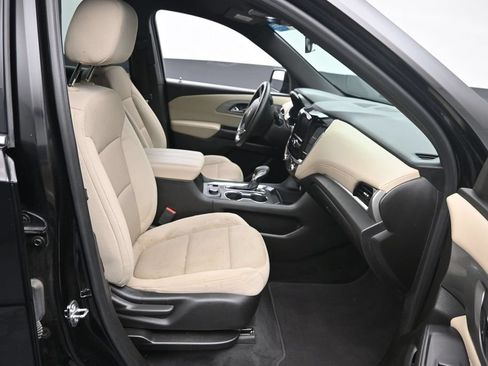 Used 2023 Chevrolet Traverse LS AWD/4WD image 9