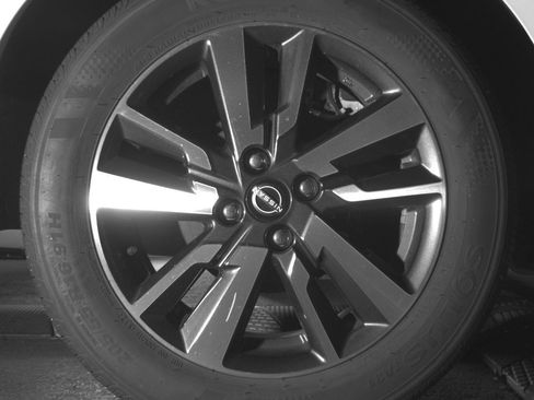 Used 2025 Nissan Versa SV image 15