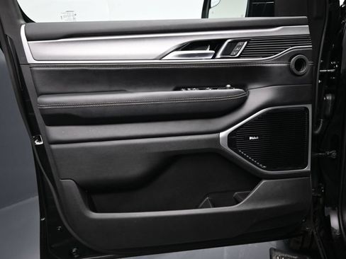 New 2026 Jeep Grand Wagoneer L Limited AWD/4WD image 10