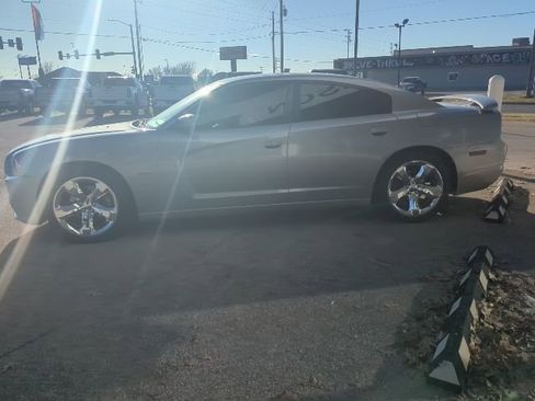 Used 2014 Dodge Charger R/T image 4
