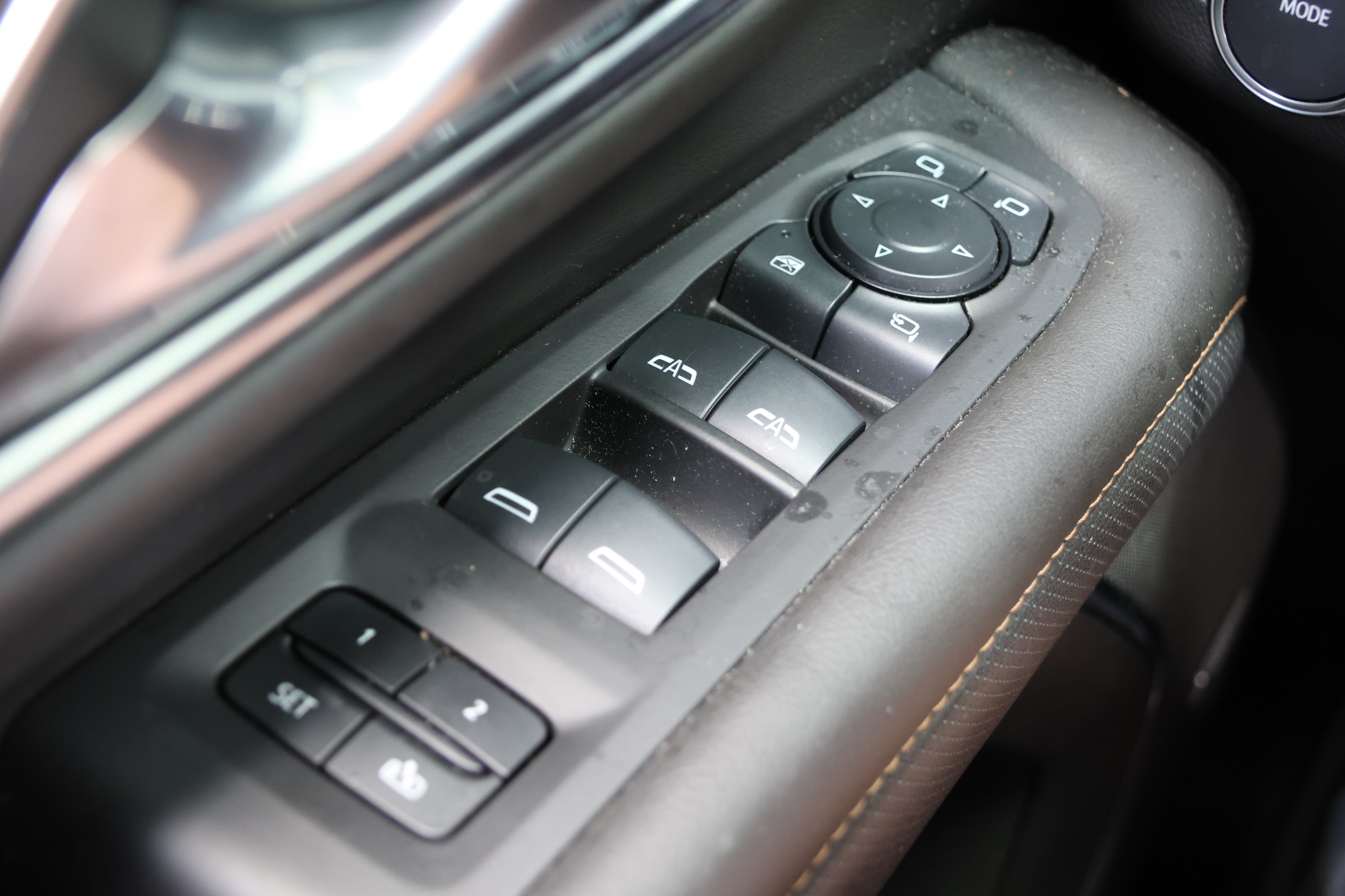 Used 2024 GMC Yukon AT4 w/ Technology Package AWD/4WD image 14