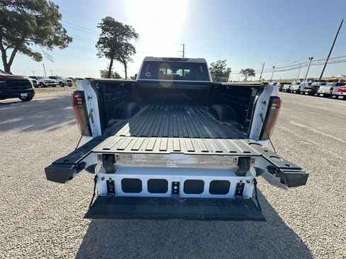 Used 2024 GMC Sierra 2500 AT4 w/ AT4 Premium Plus Package AWD/4WD image 9