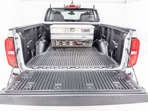 Used 2018 Chevrolet Colorado LT image 36