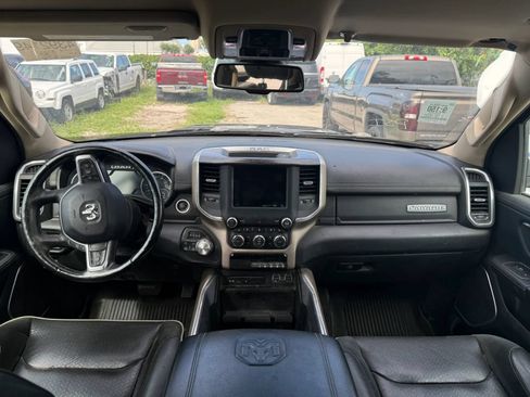 Used 2019 RAM 1500 Laramie AWD/4WD image 8
