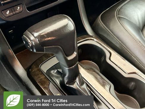 Used 2017 GMC Canyon SLT image 8