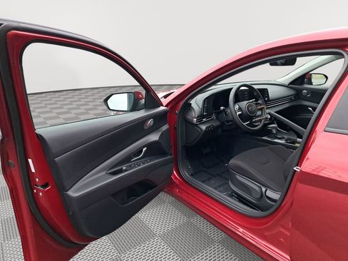 Used 2023 Hyundai Elantra Blue image 11