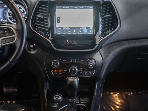 Used 2019 Jeep Cherokee High Altitude AWD/4WD image 21