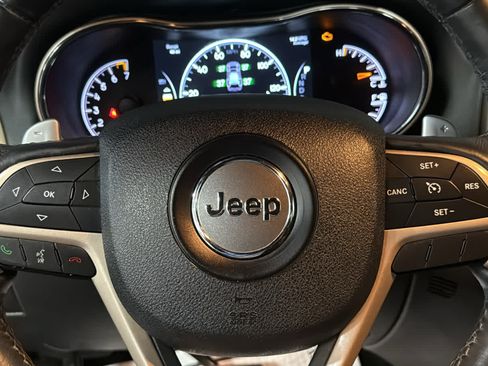 Used 2015 Jeep Grand Cherokee Limited w/ Luxury Group II AWD/4WD image 11