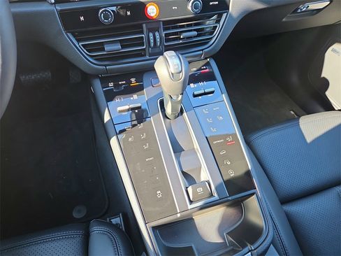 Certified 2026 Porsche Macan Turbo image 14