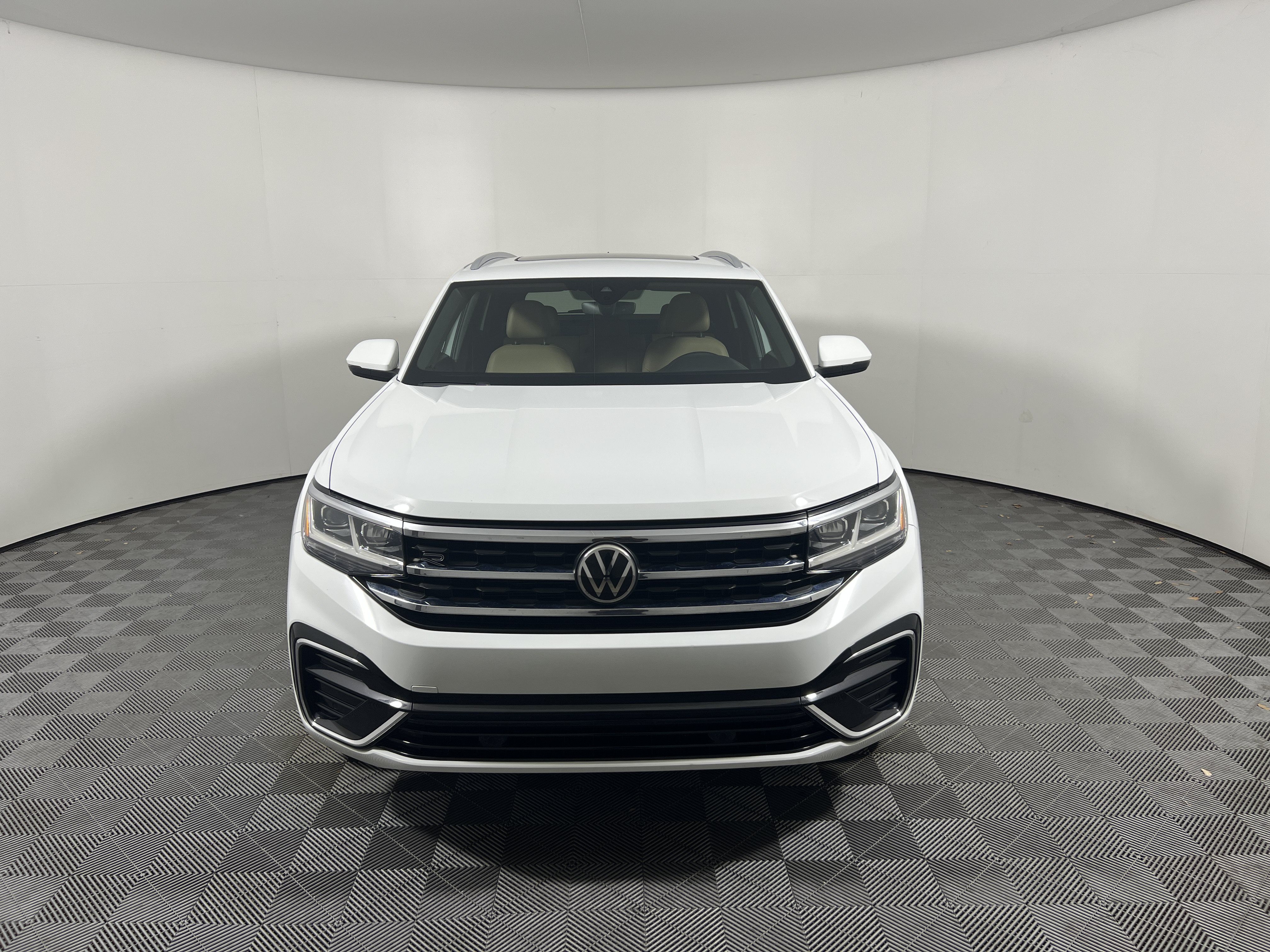 Used 2020 Volkswagen Atlas Cross Sport SEL R-Line AWD/4WD image 8