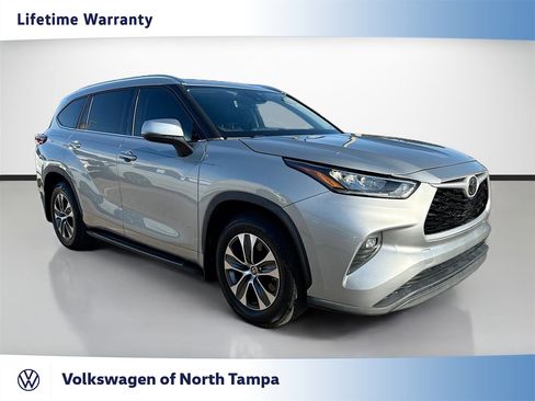 Used 2020 Toyota Highlander XLE image 1