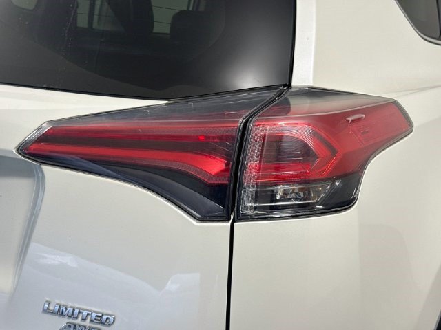 Used 2018 Toyota RAV4 Limited w/ All Weather Liner Package AWD/4WD image 33