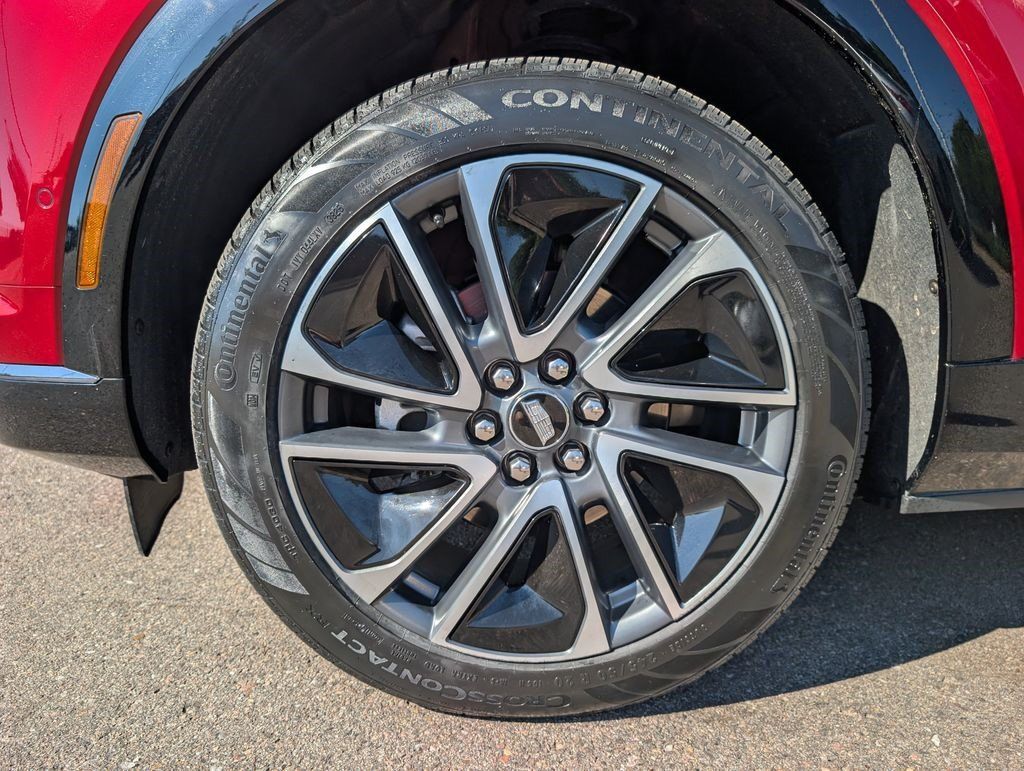 Certified 2025 Cadillac Optiq Sport 2 w/ LPO, Floor Liner Package AWD/4WD image 10