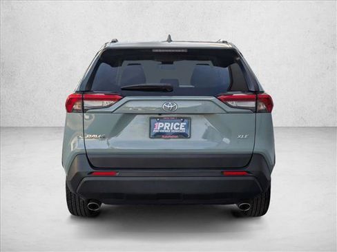 Used 2021 Toyota RAV4 XLE image 7
